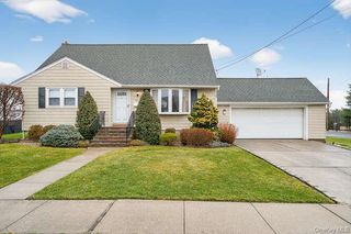 400 Foch Boulevard, Mineola, NY 11501