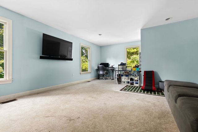 11 Davis Ln, Georgetown, MA 01833