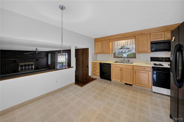 3929 Derby Dr, Onondaga, NY 13215