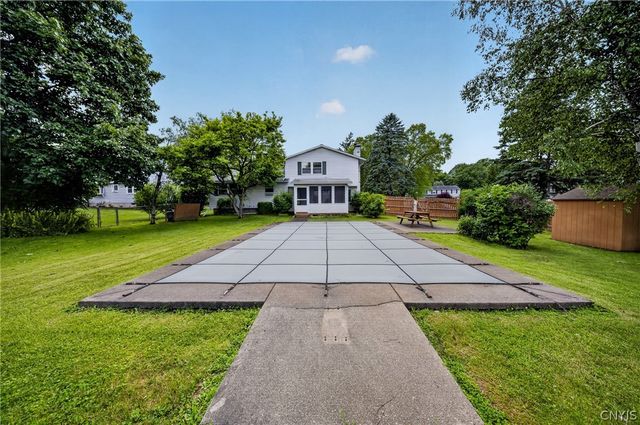 3929 Derby Dr, Onondaga, NY 13215