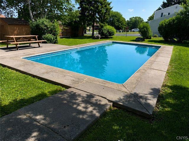 3929 Derby Dr, Onondaga, NY 13215