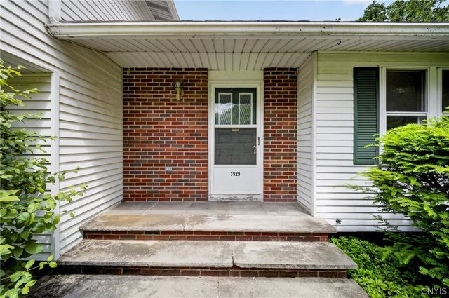 3929 Derby Dr, Onondaga, NY 13215
