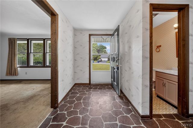 3929 Derby Dr, Onondaga, NY 13215