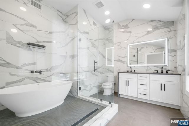 139 Philip, Elmwood Park, NJ 07407