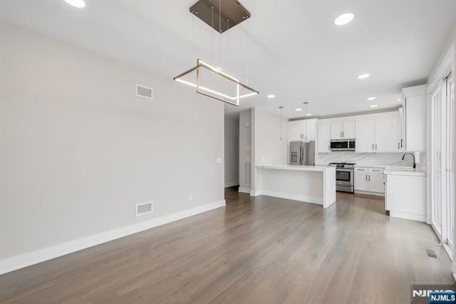 139 Philip, Elmwood Park, NJ 07407