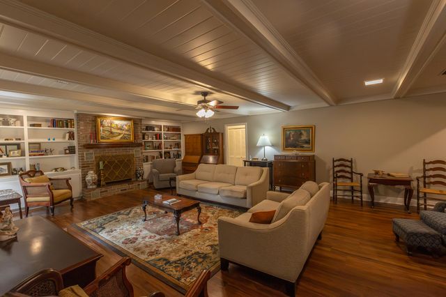 812 Velma St., Hattiesburg, MS 39402