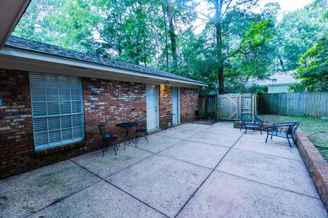 812 Velma St., Hattiesburg, MS 39402