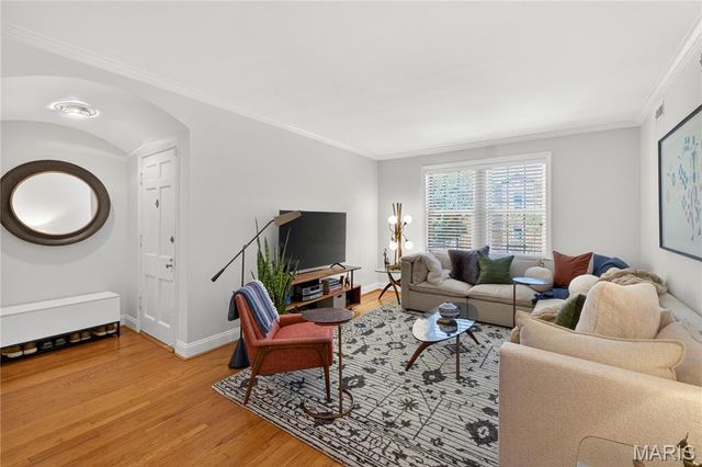 827 Westwood Drive 2E, Clayton, MO 63105