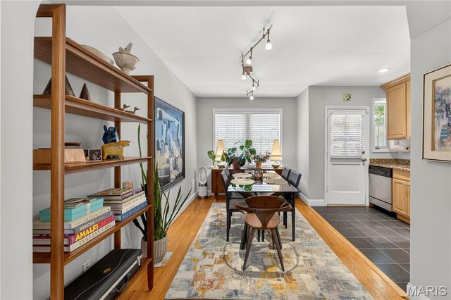 827 Westwood Drive 2E, Clayton, MO 63105