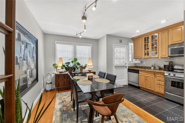 827 Westwood Drive 2E, Clayton, MO 63105
