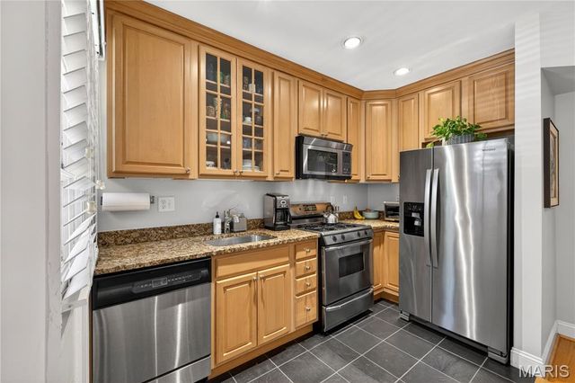 827 Westwood Drive 2E, Clayton, MO 63105