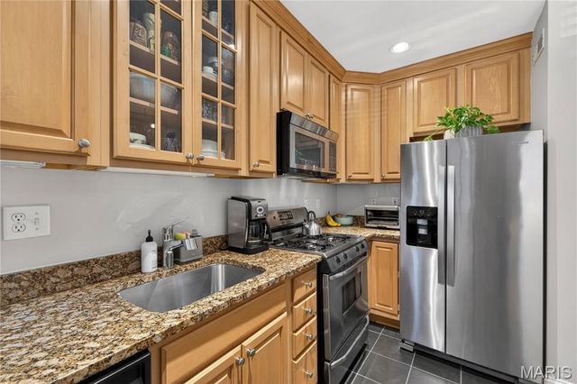 827 Westwood Drive 2E, Clayton, MO 63105