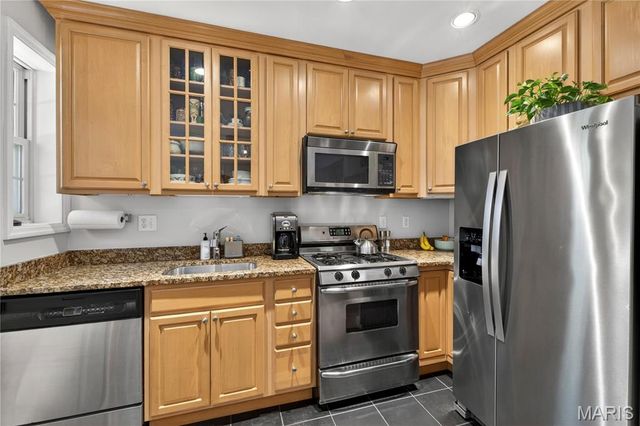 827 Westwood Drive 2E, Clayton, MO 63105