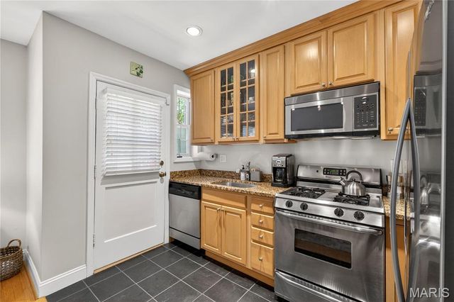 827 Westwood Drive 2E, Clayton, MO 63105