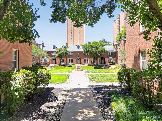 827 Westwood Drive 2E, Clayton, MO 63105