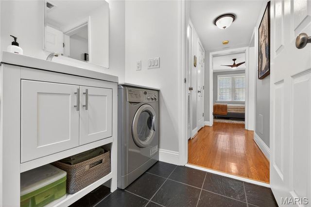 827 Westwood Drive 2E, Clayton, MO 63105