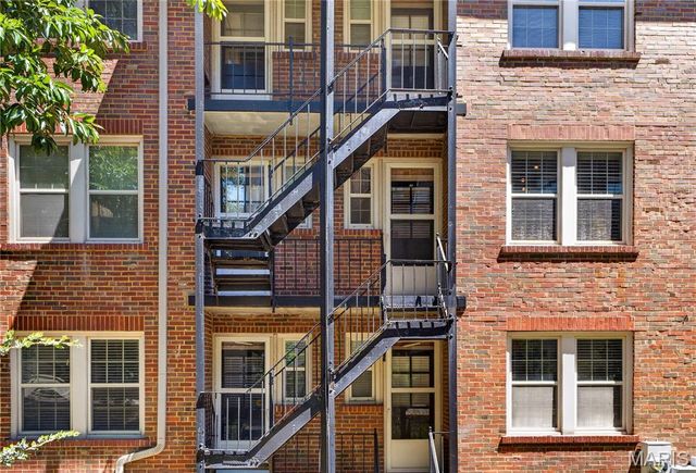 827 Westwood Drive 2E, Clayton, MO 63105