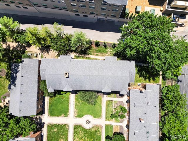 827 Westwood Drive 2E, Clayton, MO 63105