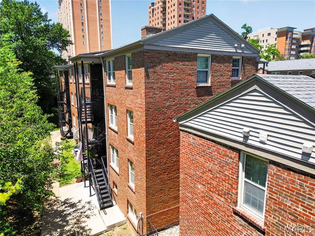 827 Westwood Drive 2E, Clayton, MO 63105
