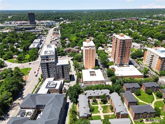 827 Westwood Drive 2E, Clayton, MO 63105