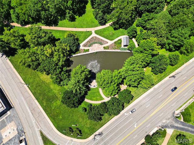 827 Westwood Drive 2E, Clayton, MO 63105