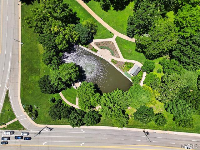 827 Westwood Drive 2E, Clayton, MO 63105