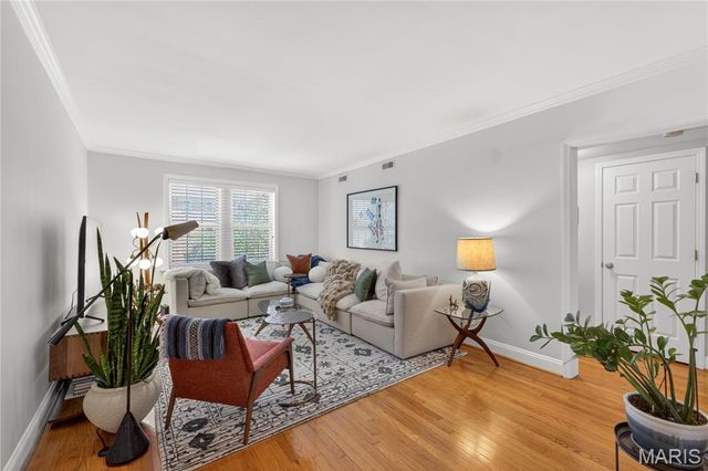 827 Westwood Drive 2E, Clayton, MO 63105