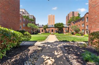 827 Westwood Drive 2E, Clayton, MO 63105