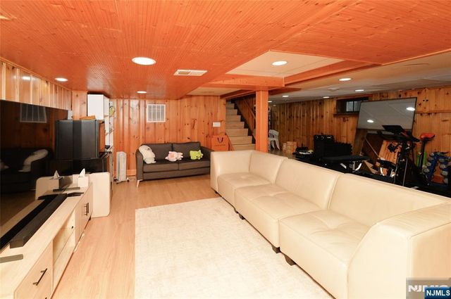 612 Beech Avenue, Saddle Brook, NJ 07663