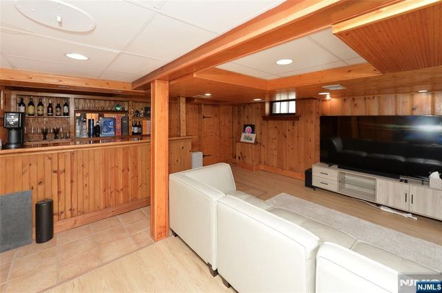 612 Beech Avenue, Saddle Brook, NJ 07663