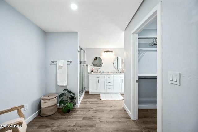 8050 N 11TH Place, Phoenix, AZ 85020