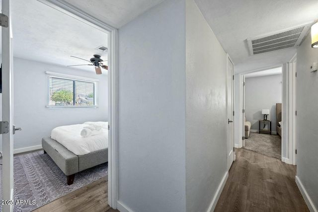 8050 N 11TH Place, Phoenix, AZ 85020