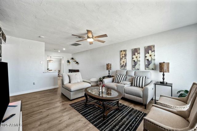 8050 N 11TH Place, Phoenix, AZ 85020