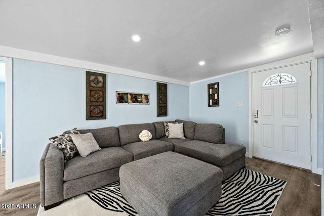 8050 N 11TH Place, Phoenix, AZ 85020