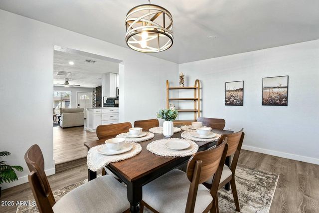 8050 N 11TH Place, Phoenix, AZ 85020