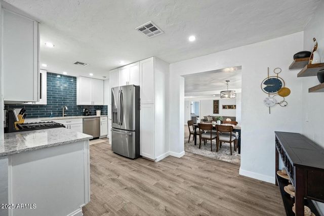 8050 N 11TH Place, Phoenix, AZ 85020