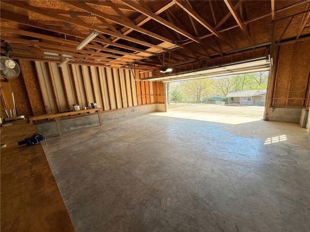 27 Worcester, Bella Vista, AR 72714