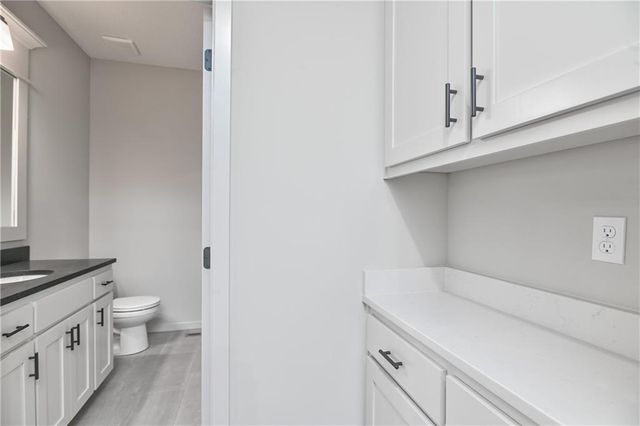 6100 Barth Road, Shawnee, KS 66226