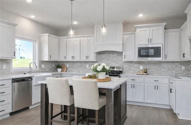 6100 Barth Road, Shawnee, KS 66226