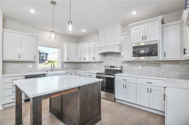 6100 Barth Road, Shawnee, KS 66226