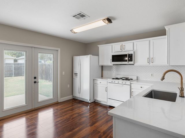 5220 Hutchinson DR, Austin, TX 78723