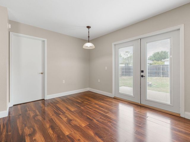 5220 Hutchinson DR, Austin, TX 78723