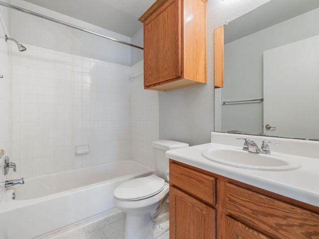 5220 Hutchinson DR, Austin, TX 78723