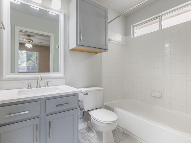 5220 Hutchinson DR, Austin, TX 78723
