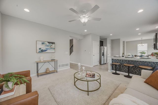 426 Oakland Hills Loop, Commercial Point, OH 43116