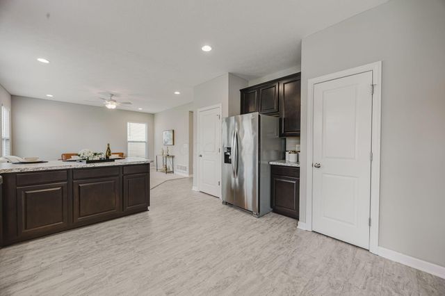 426 Oakland Hills Loop, Commercial Point, OH 43116