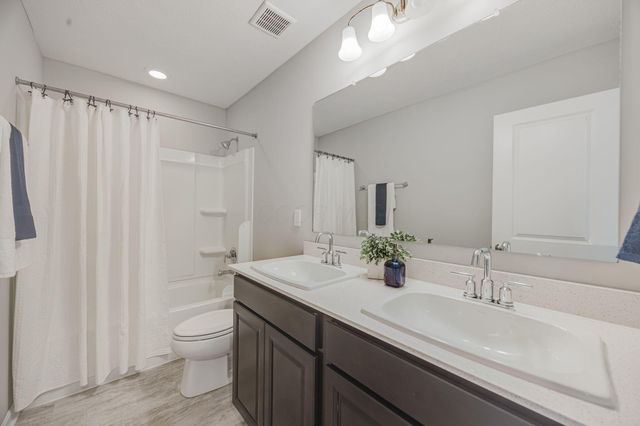 426 Oakland Hills Loop, Commercial Point, OH 43116