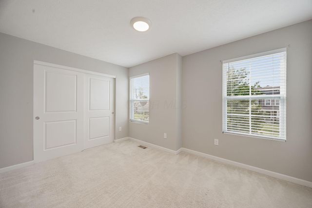 426 Oakland Hills Loop, Commercial Point, OH 43116