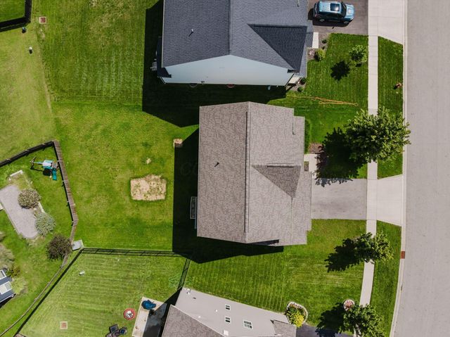 426 Oakland Hills Loop, Commercial Point, OH 43116