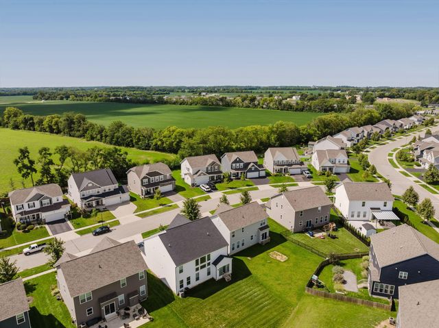 426 Oakland Hills Loop, Commercial Point, OH 43116